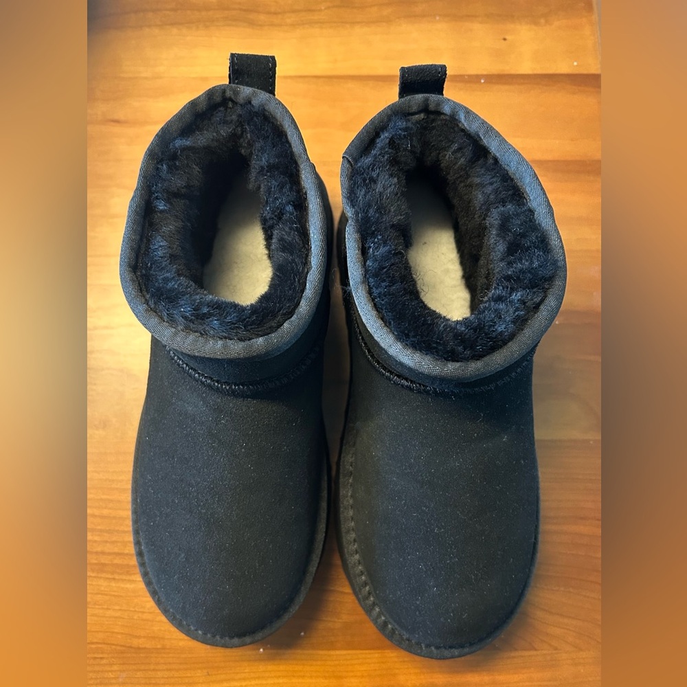 Black Platform Uggs Oz Native Boots Size 38 US 7 Women Purchased in Australia